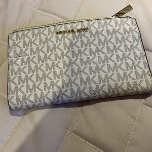 Brand new Michael Kors wallet